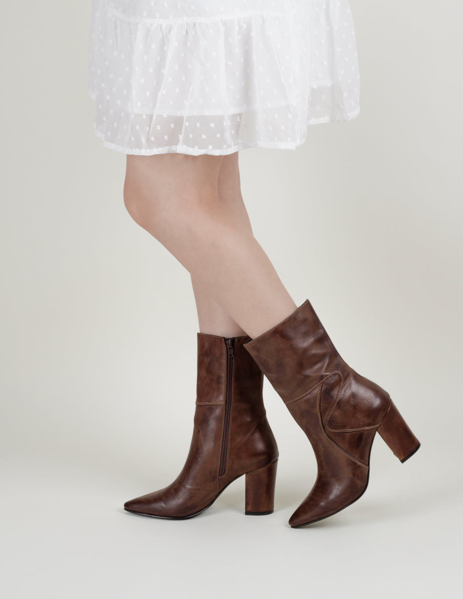 Botín con tacón Signature Line en Piel – Café