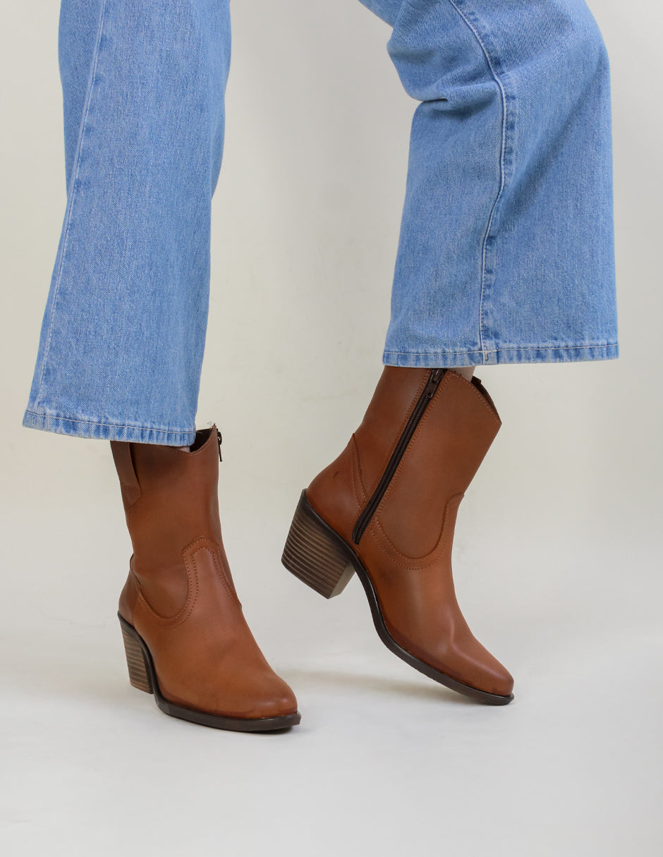 Botas tipo western Wets en Piel vegana – Café
