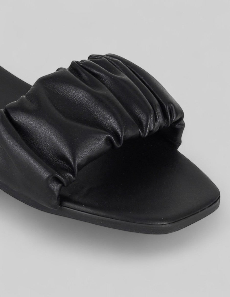Sandalias de piso Soft en Piel vegana – Negro