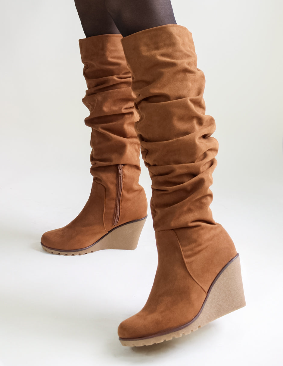 Botas altas Nevada en Gamuza – Café