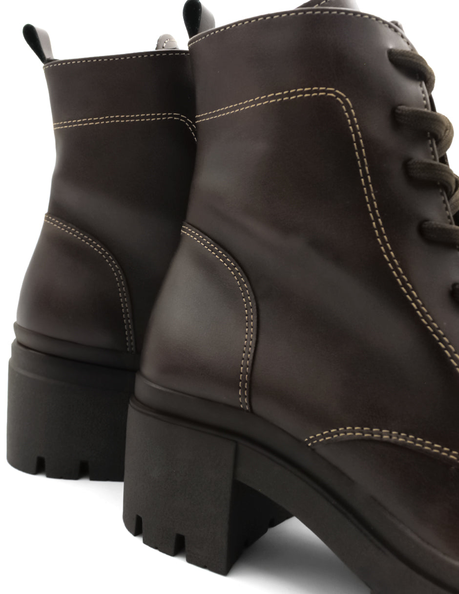 Botín con tacón Storm en Piel vegana – Café