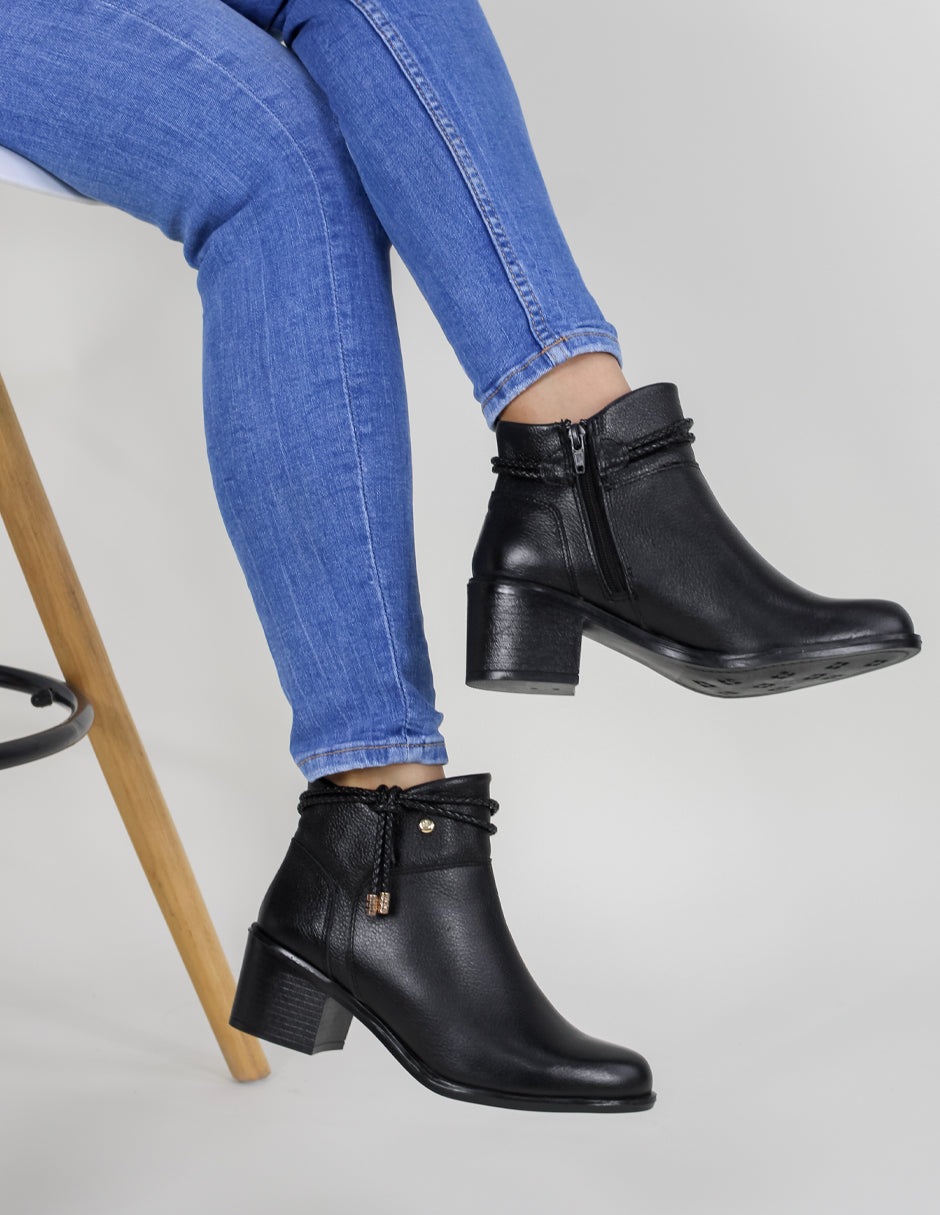 Botín con tacón Wets en Piel vegana – Negro