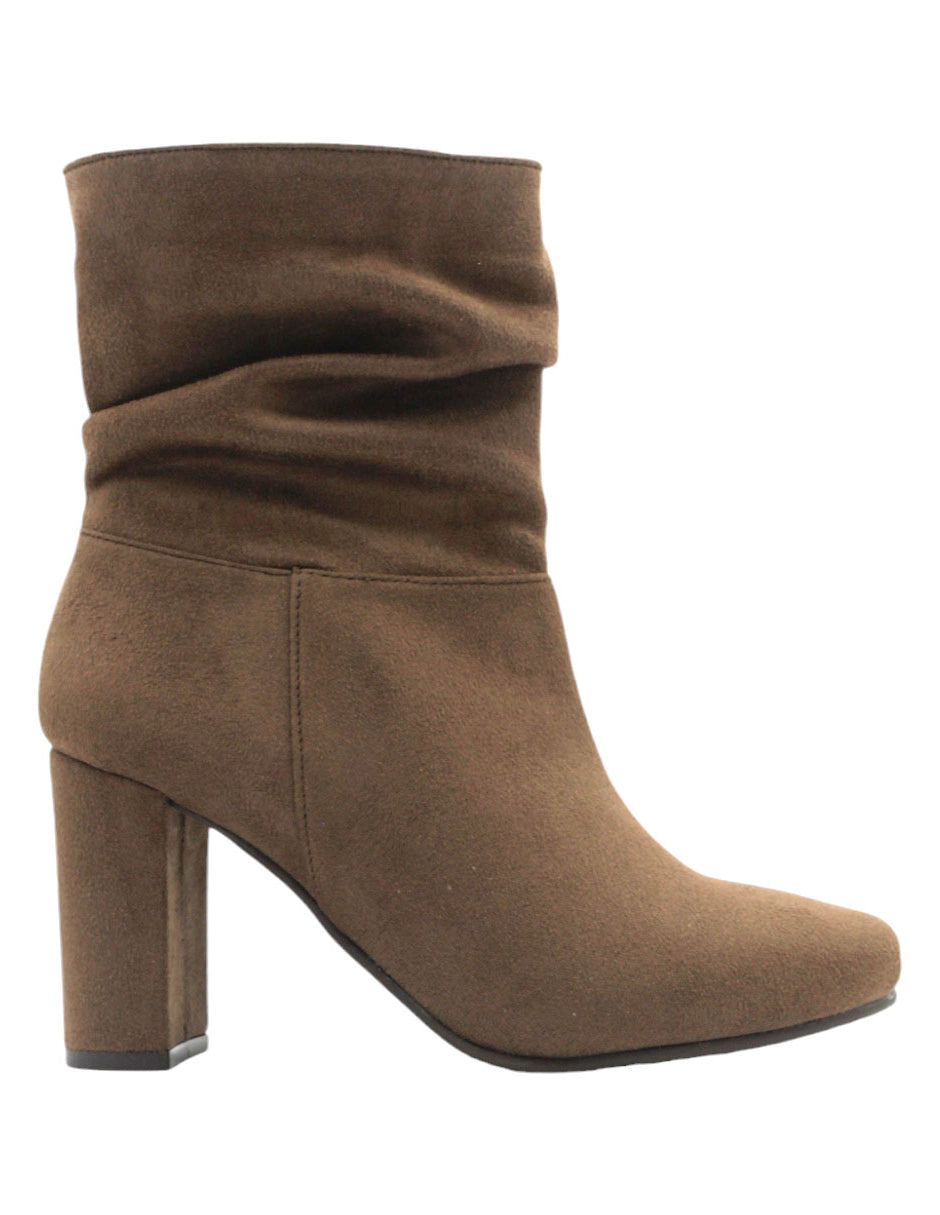 Botín con tacón Nevada en Gamuza – Café