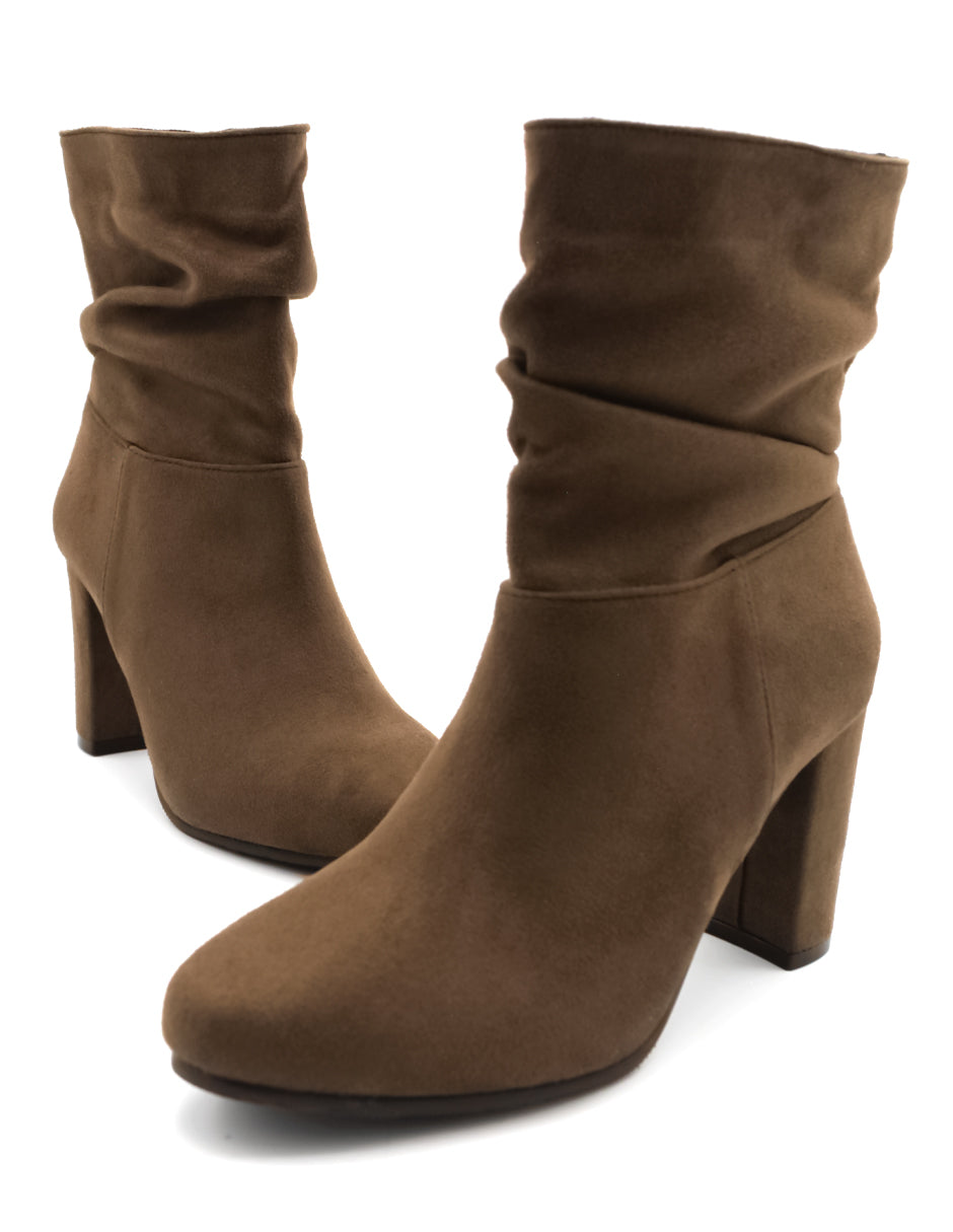 Botín con tacón Nevada en Gamuza – Café