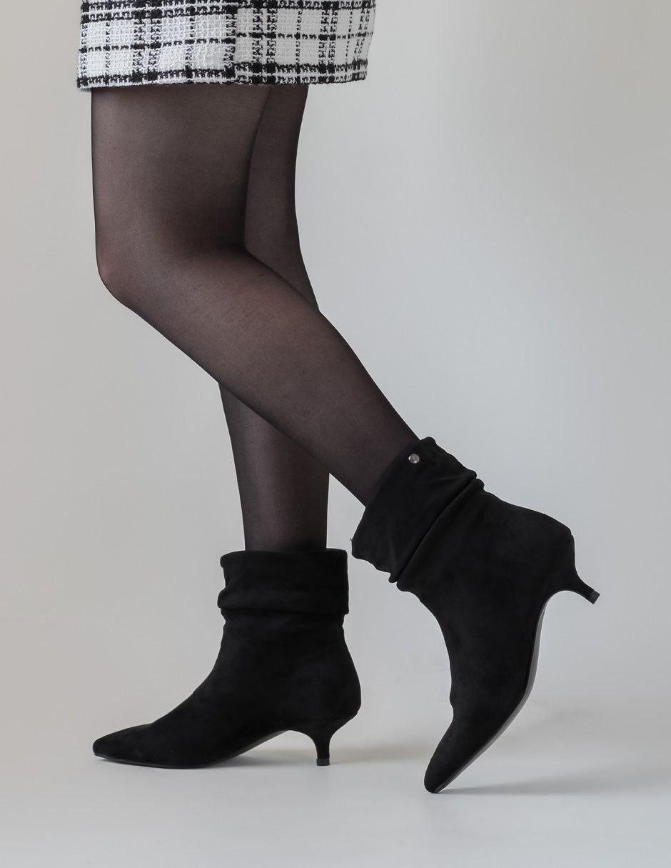 Botín con tacón Nevada en Gamuza sintética – Negro