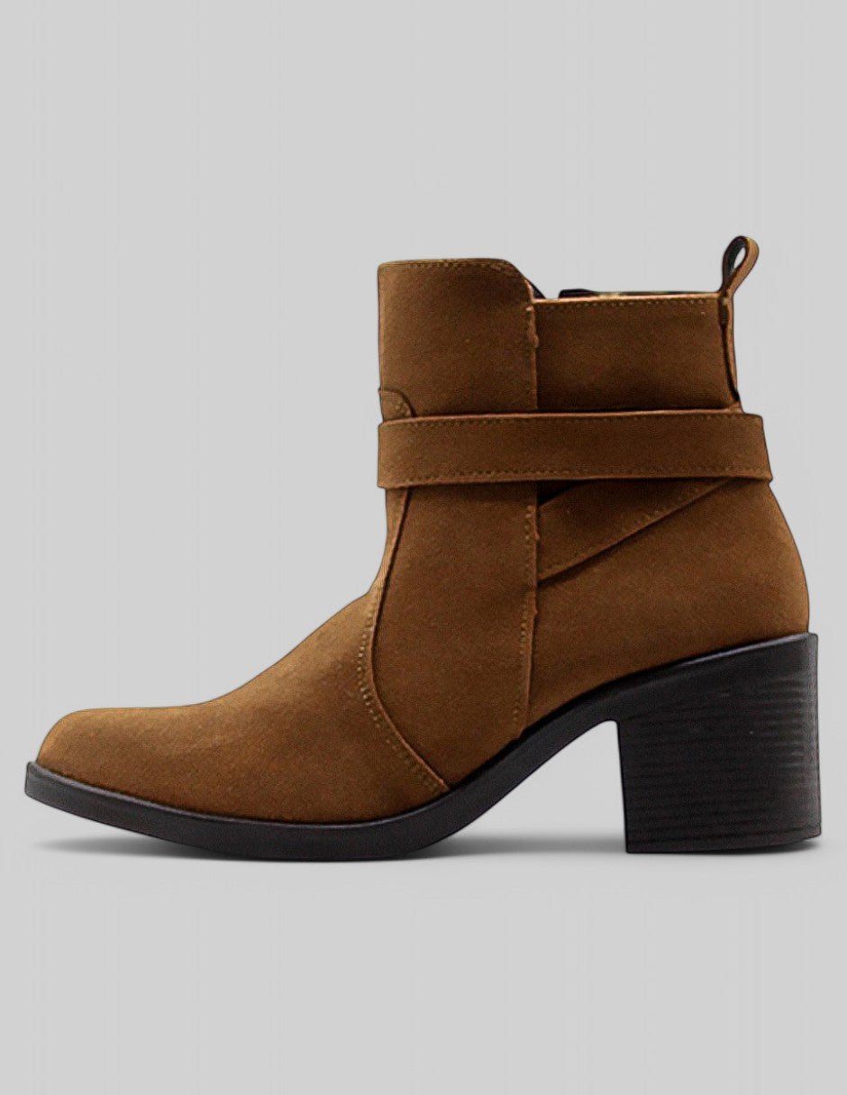 Botín con tacón Terra en Gamuza – Café