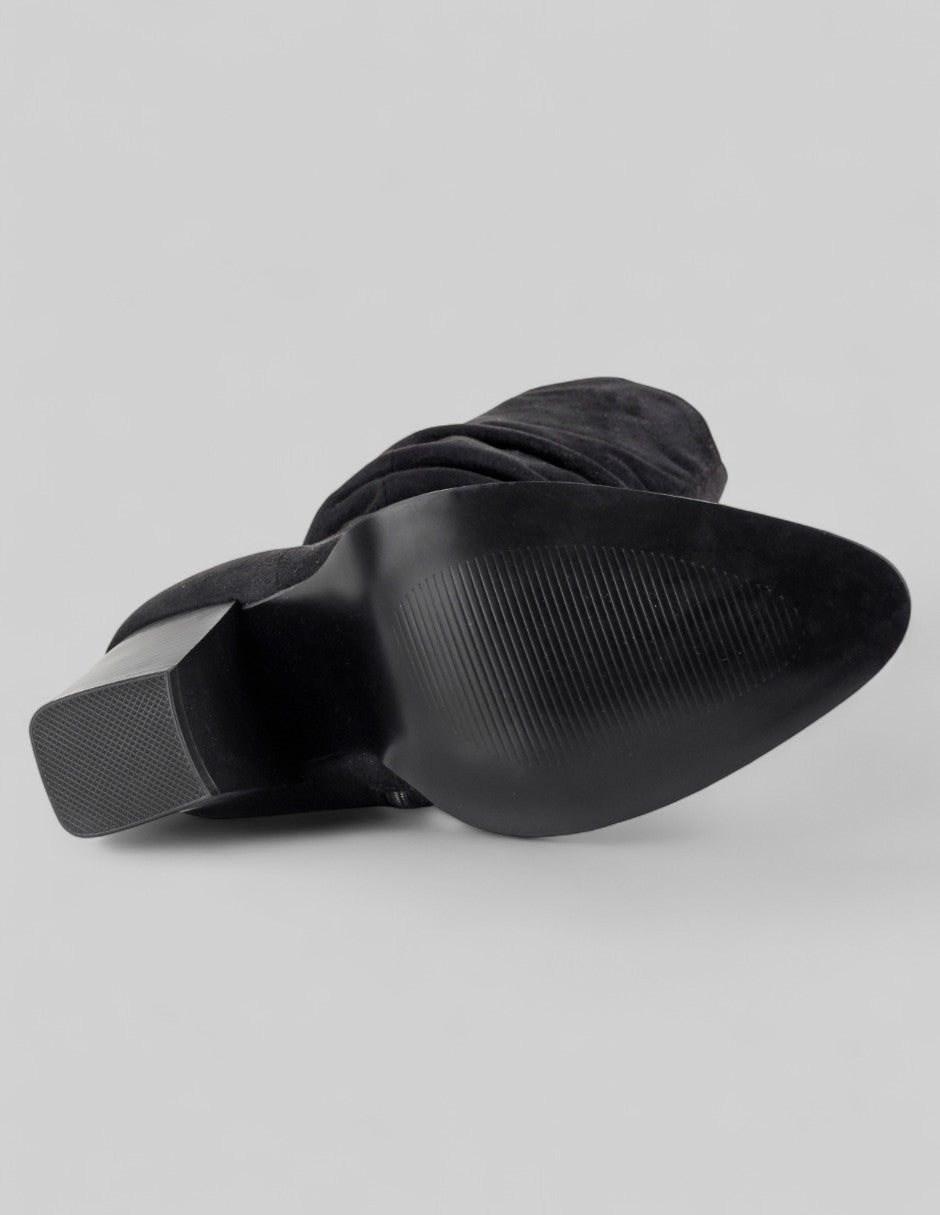 Botín con tacón Nutty en Gamuza – Negro