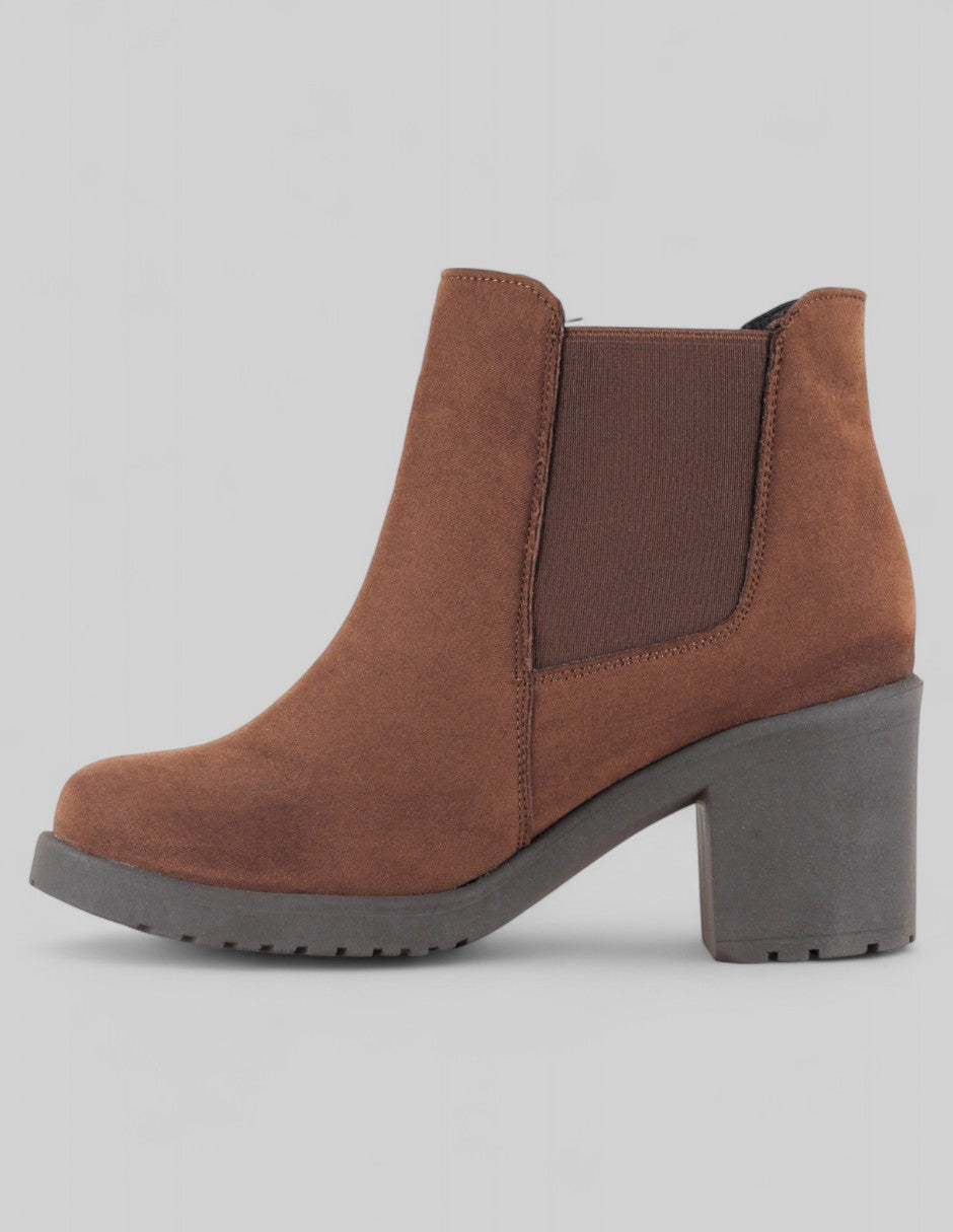 Botín con tacón Aurora en Gamuza – Café