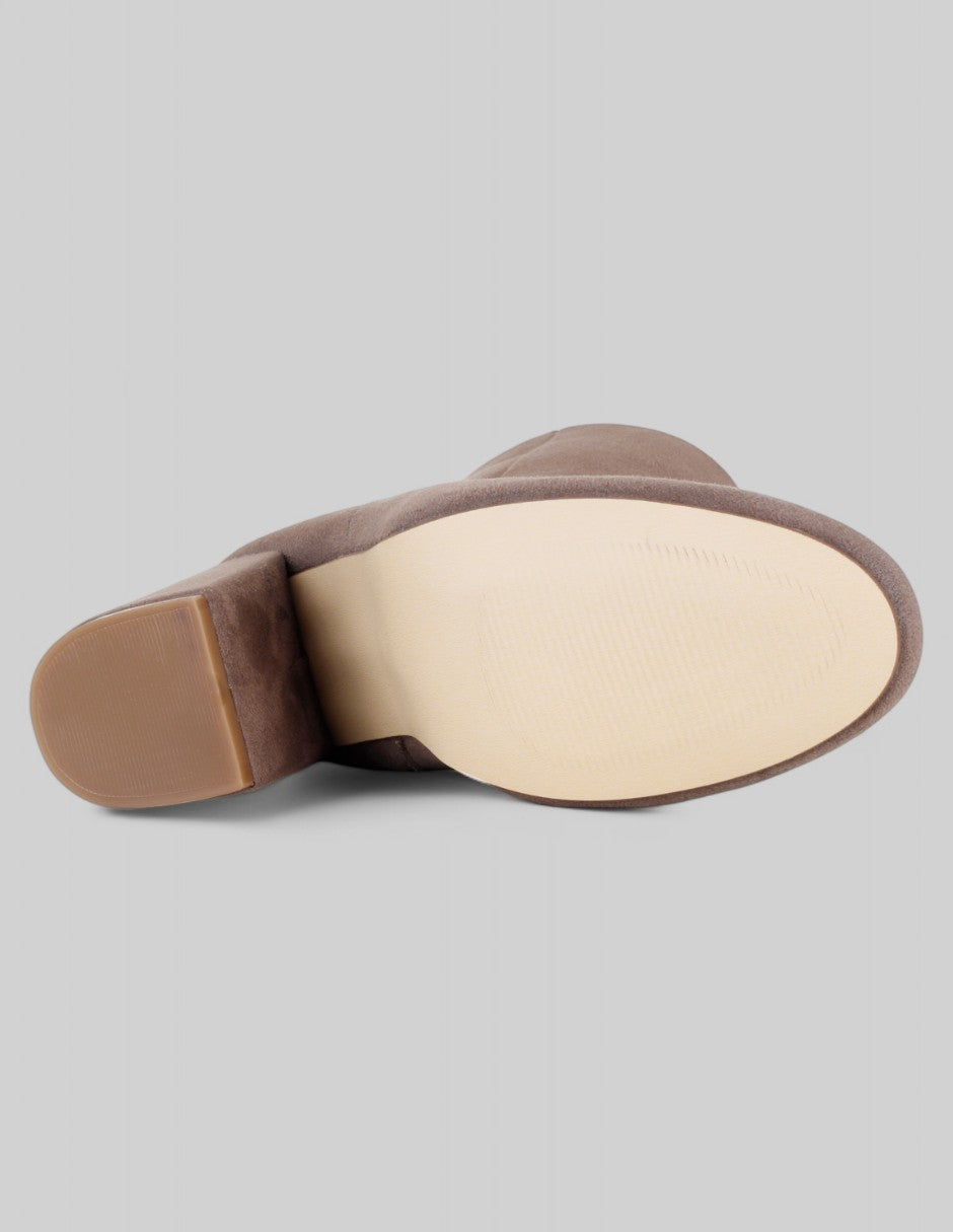 Botín con tacón Delta en Gamuza – Beige