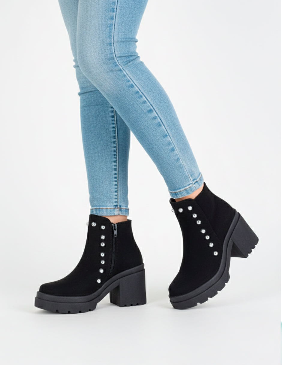 Botín con tacón Doro en Gamuza – Negro