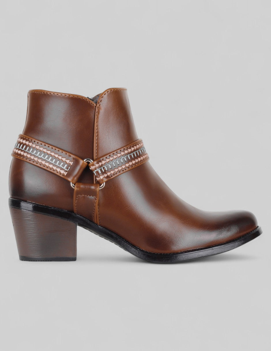 Botín con tacón Aurora en Piel vegana – Café