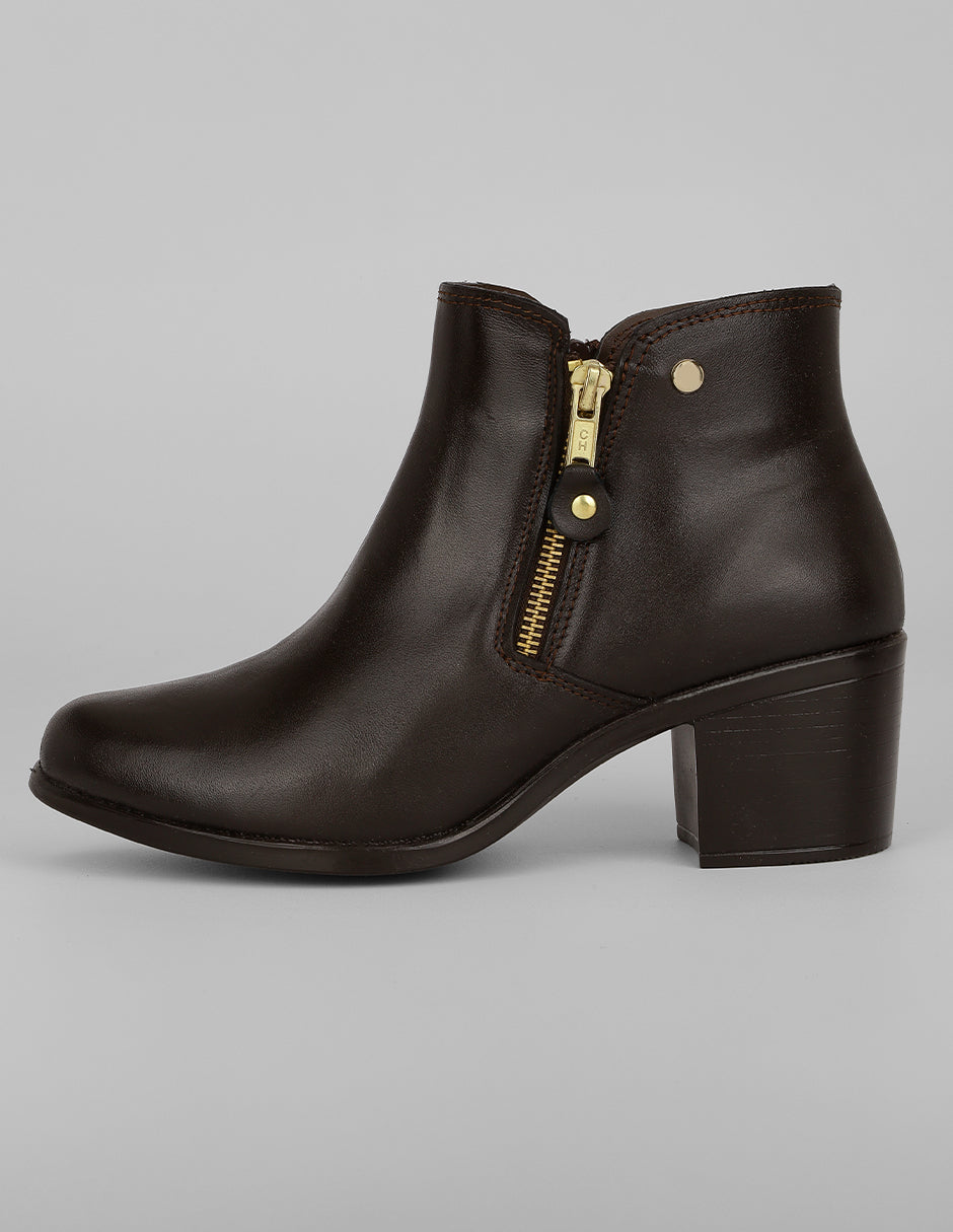Botín con tacón Exterior Piel vegana Color Café Para Mujer De RBCOLLECTION