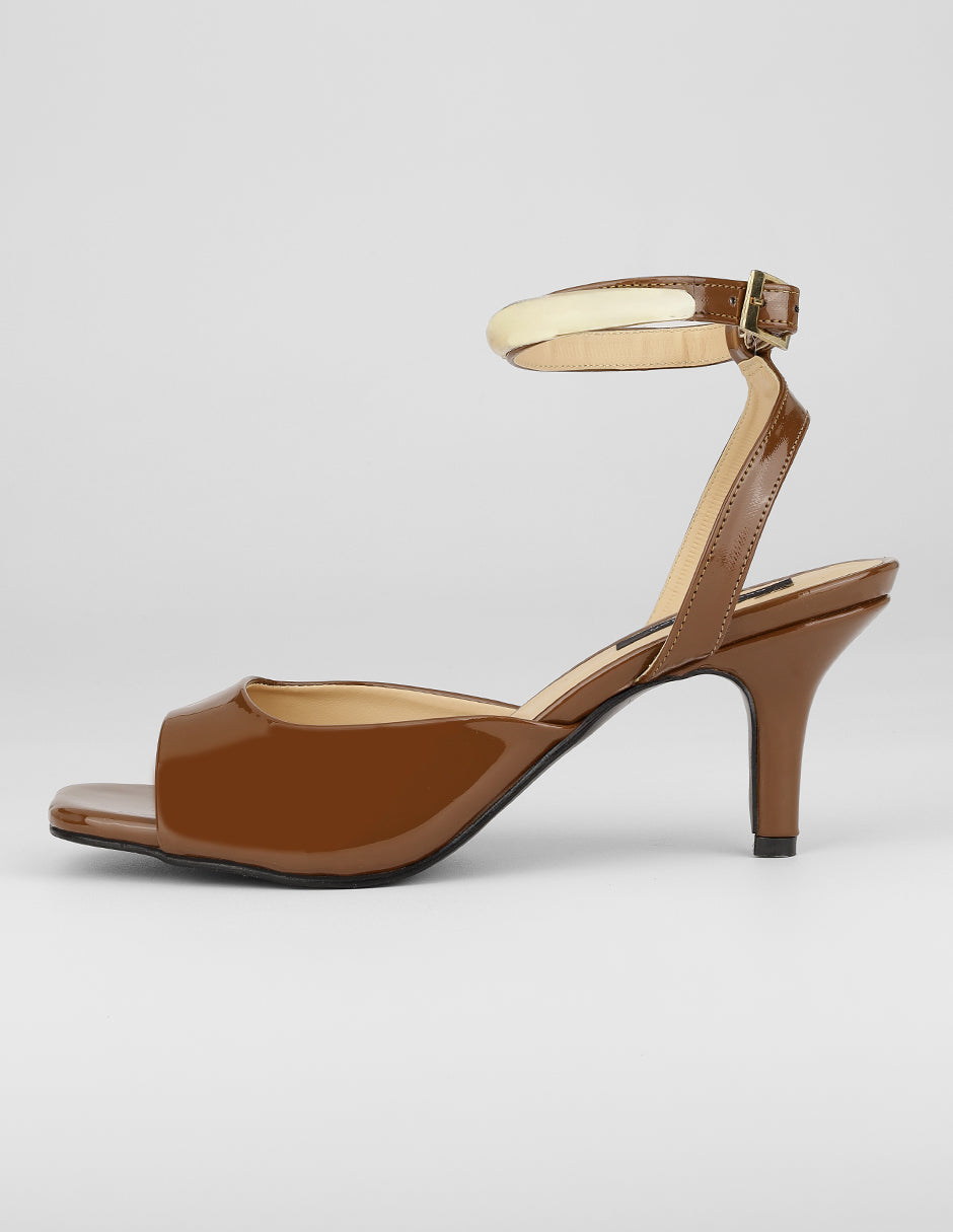 Sandalia con tacón Exterior Charol Color Café Para Mujer De RBCOLLECTION