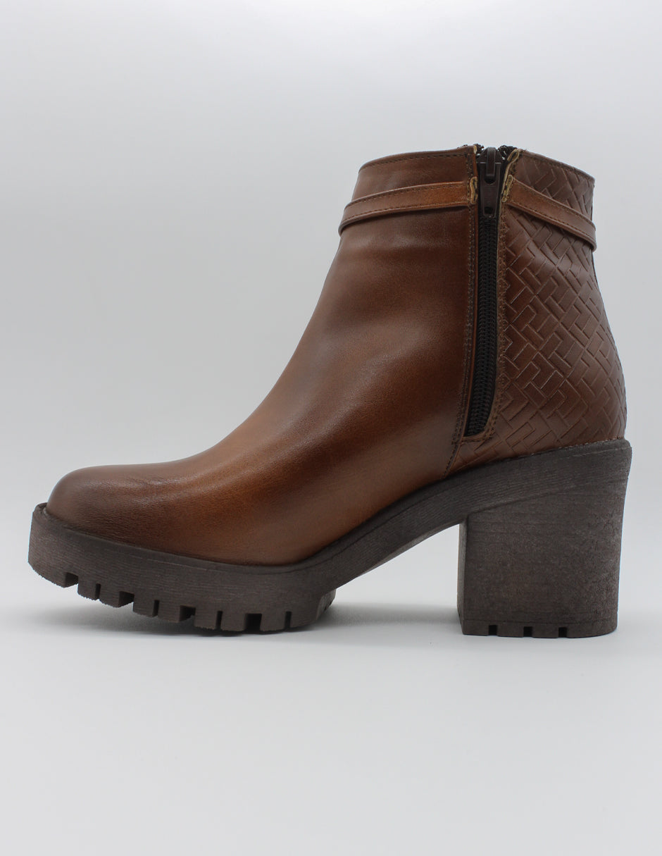 Botín con tacón Cherry en Piel vegana – Café