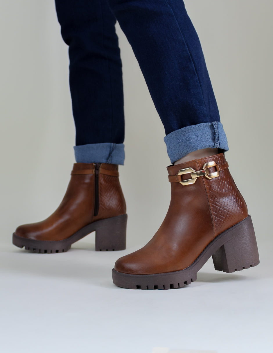 Botín con tacón Cherry en Piel vegana – Café