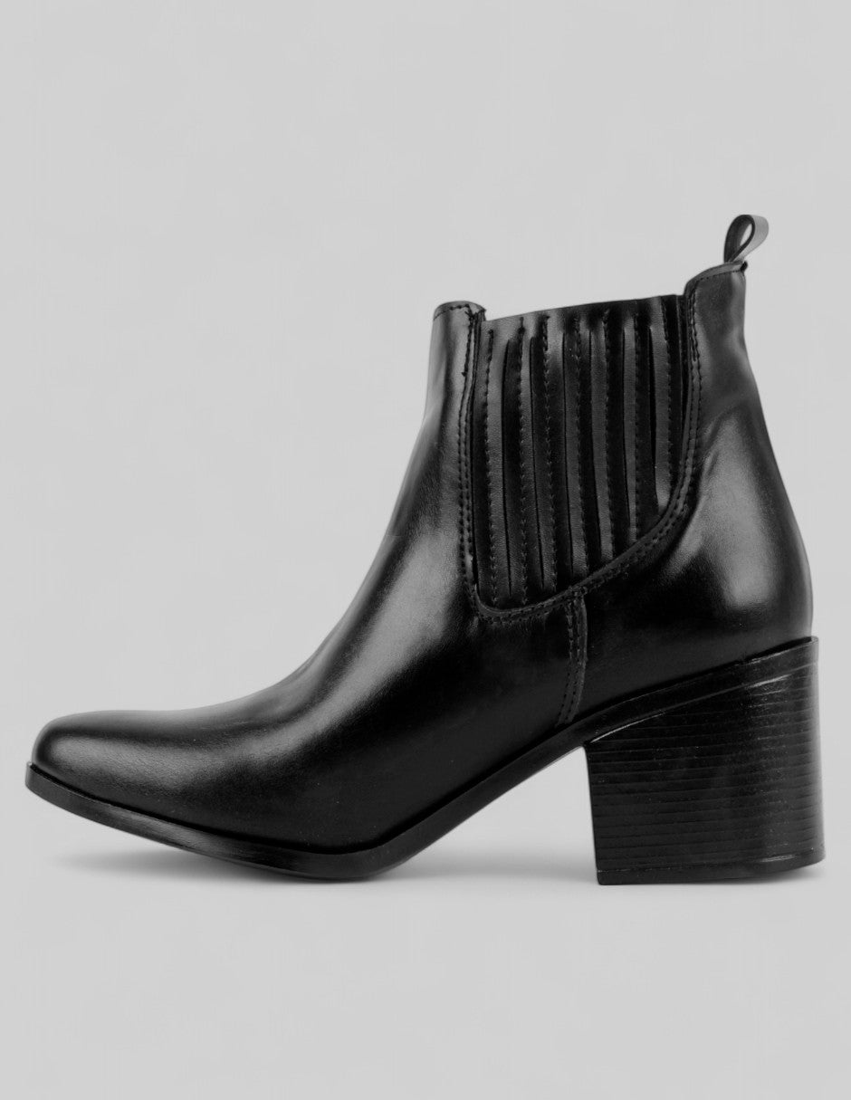 Botín con tacón Girly  en Piel vegana – Negro