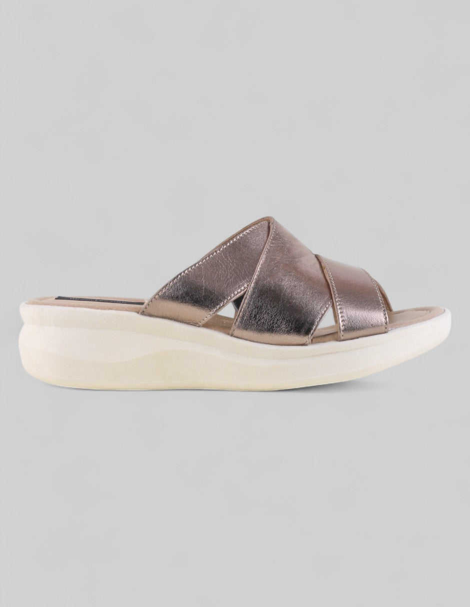 Sandalias con plataforma Comfort en Piel – Dorado