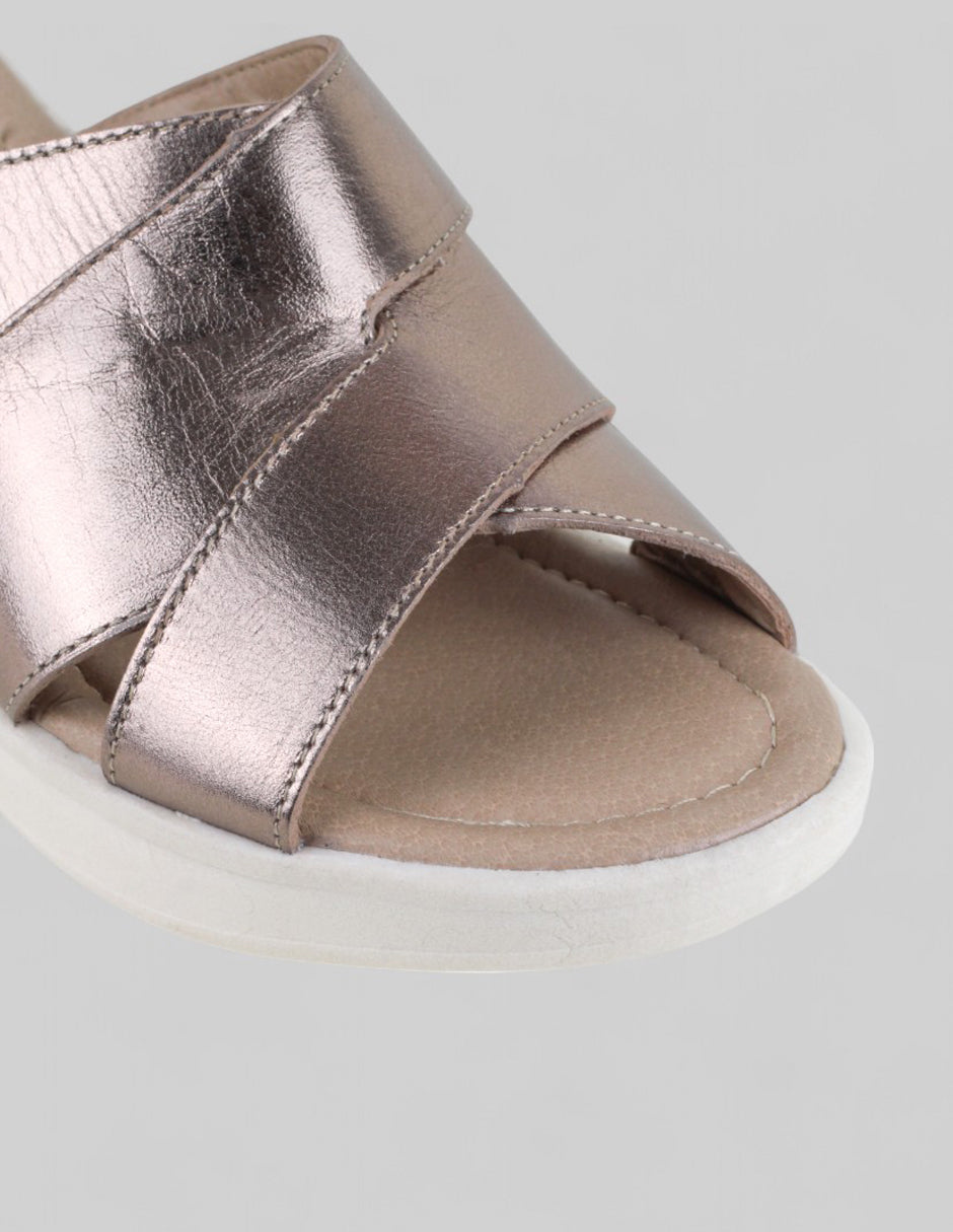 Sandalias con plataforma Comfort en Piel – Dorado