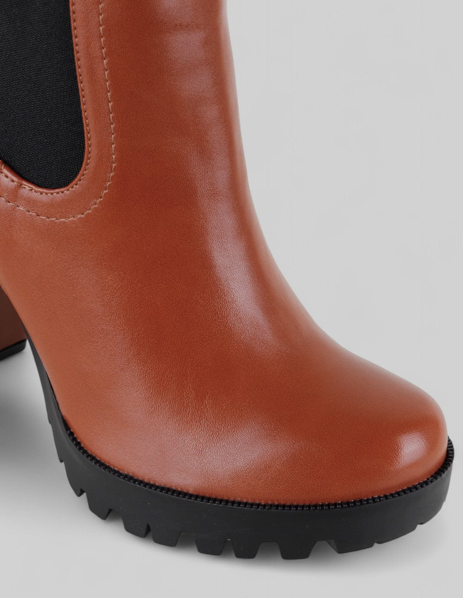 Botín con tacón Tender en Piel vegana – Café