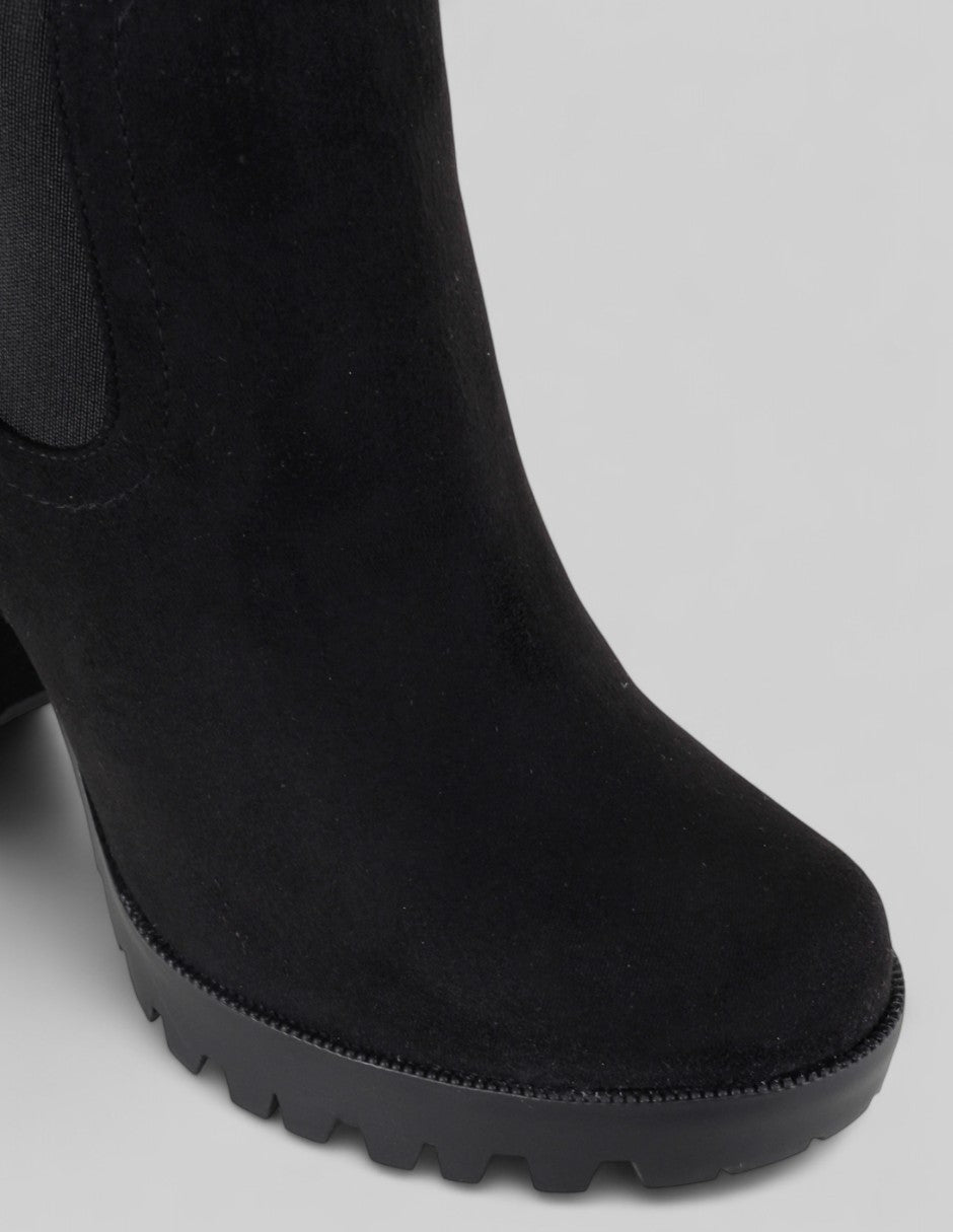 Botín con tacón Tender en Gamuza – Negro