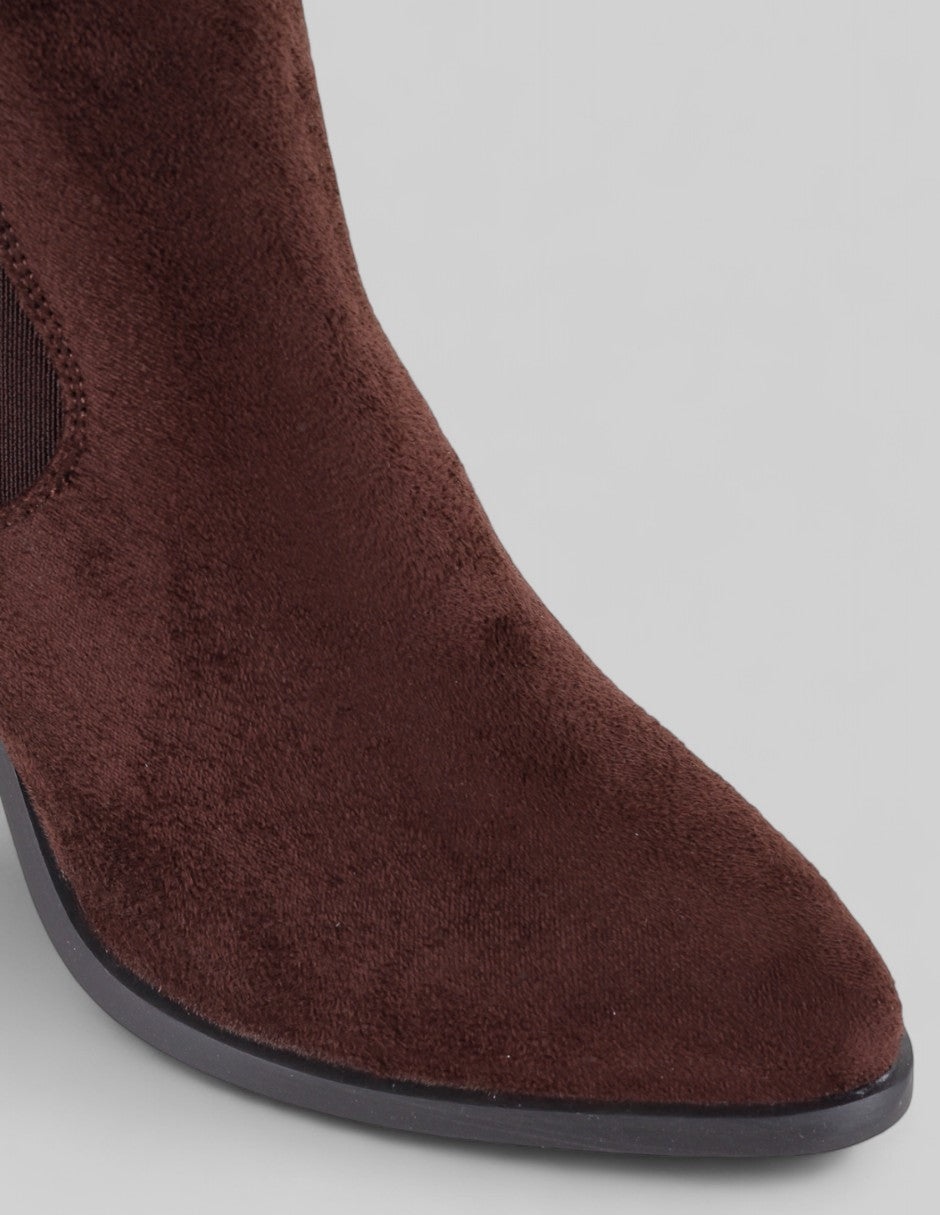 Botín con tacón Tender en Gamuza – Café