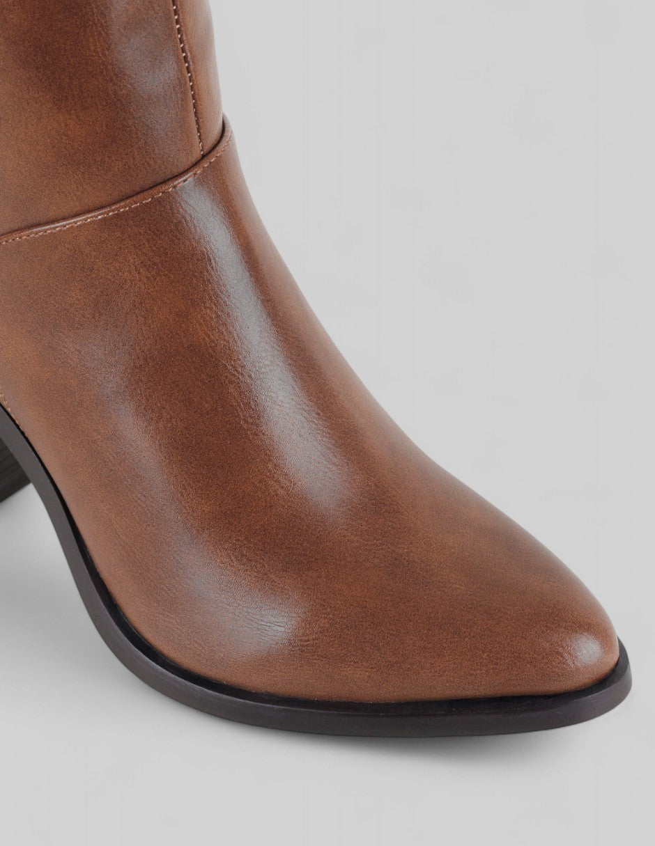 Botín con tacón Tender en Piel vegana – Café