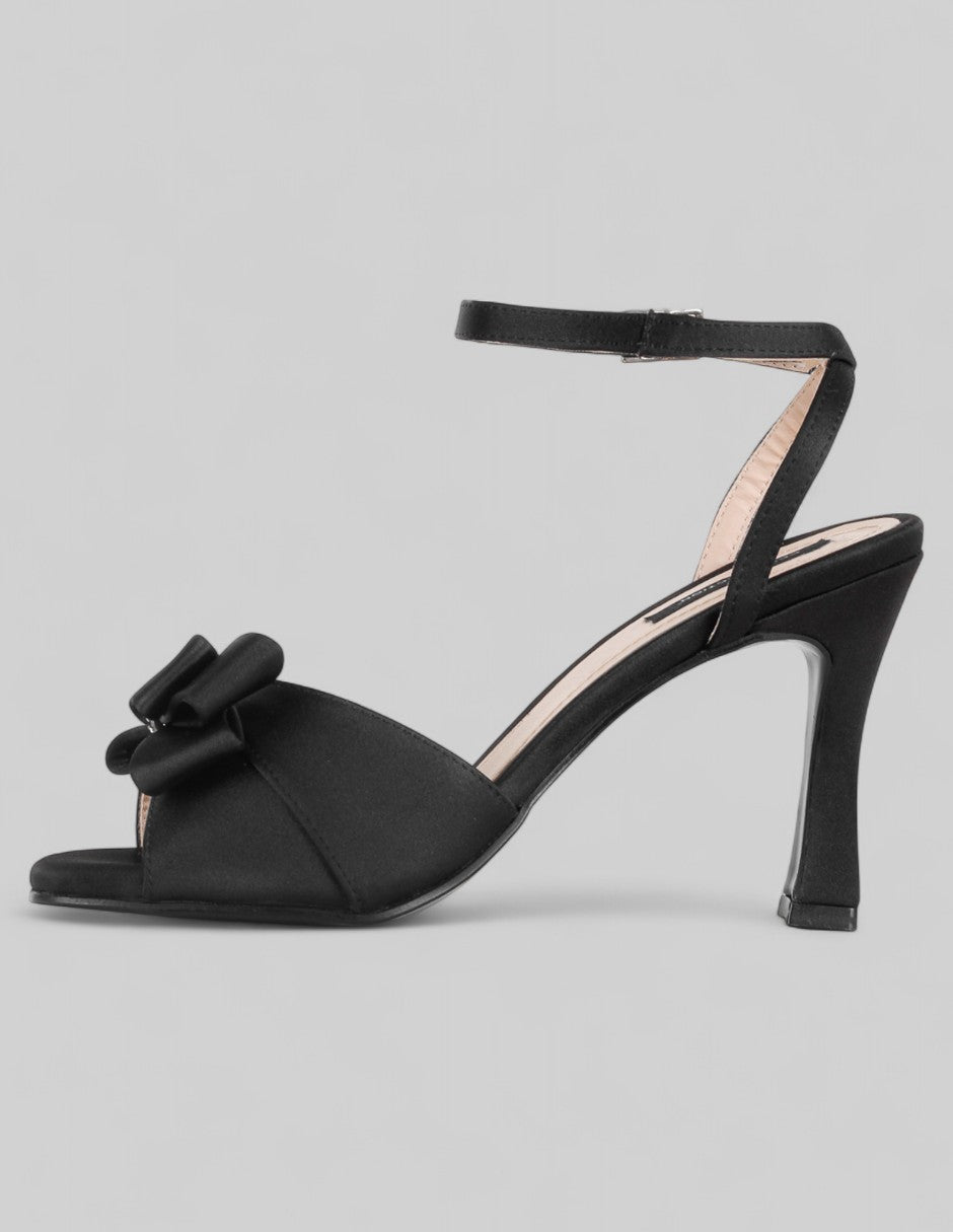 Sandalia con tacón Doll en Textil – Negro