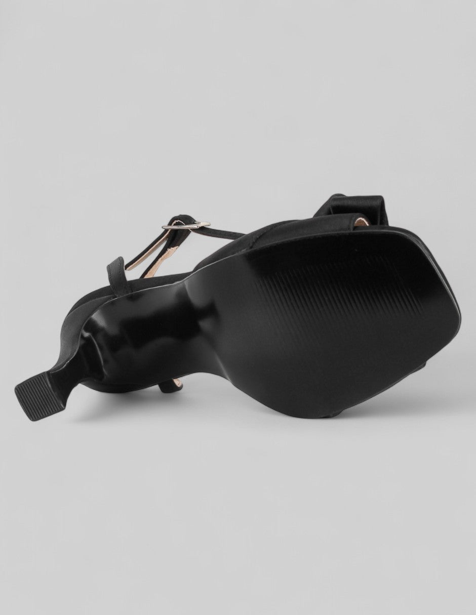 Sandalia con tacón Doll en Textil – Negro