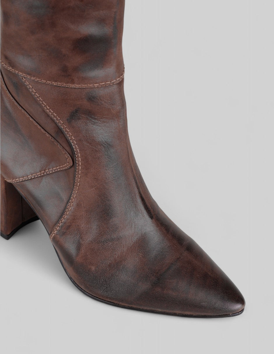 Botín con tacón Signature Line en Piel – Café