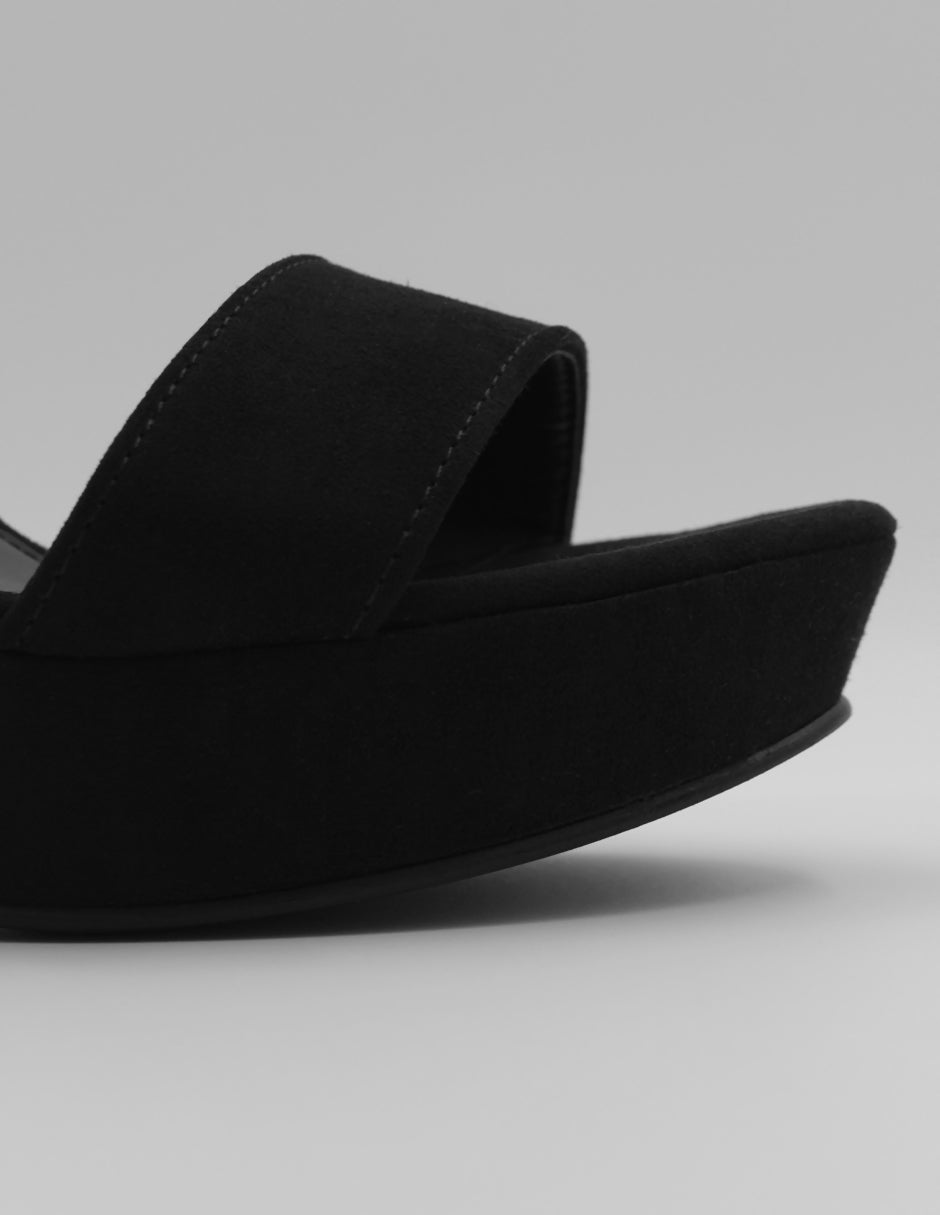 Sandalia con tacón Nevada en Gamuza – Negro
