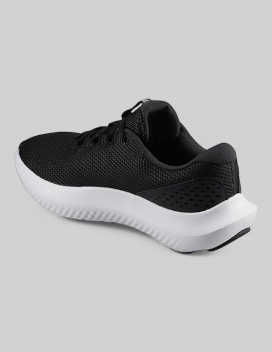 Tenis para entrenamiento  UA Surge 4 en Textil – Negro