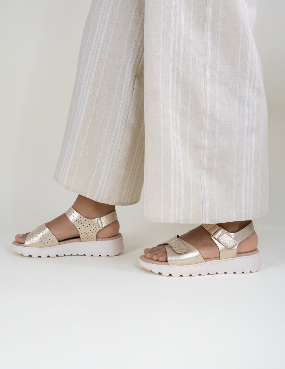 Sandalias de piso  en Piel vegana – Dorado