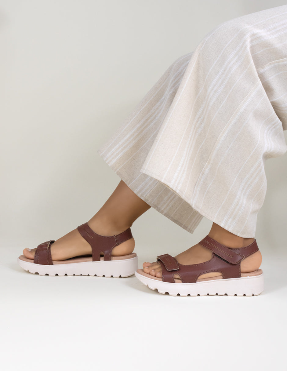 Sandalias con plataforma  en Piel vegana – Café