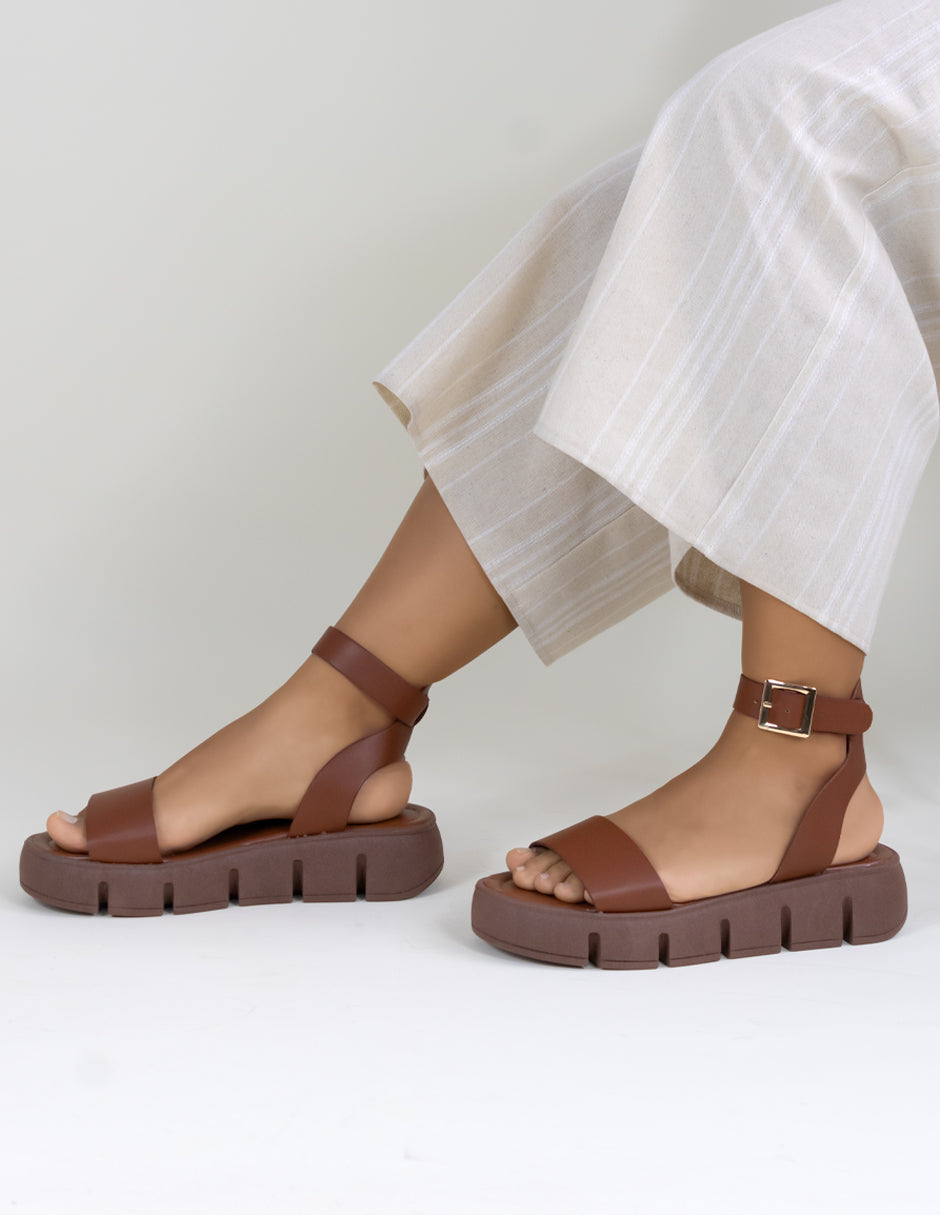 Sandalias con plataforma  en Piel vegana – Café
