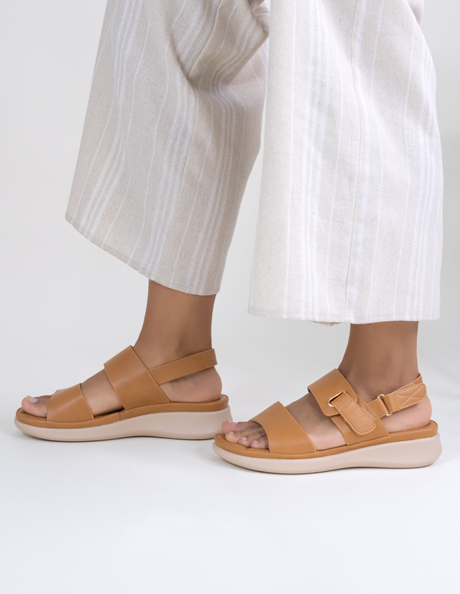 Sandalias de piso  en Piel vegana – Café