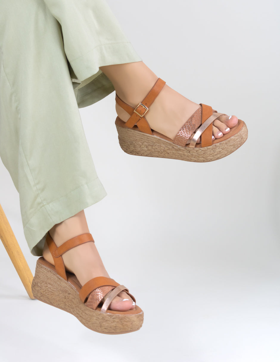 Sandalias con plataforma  en Piel vegana – Café