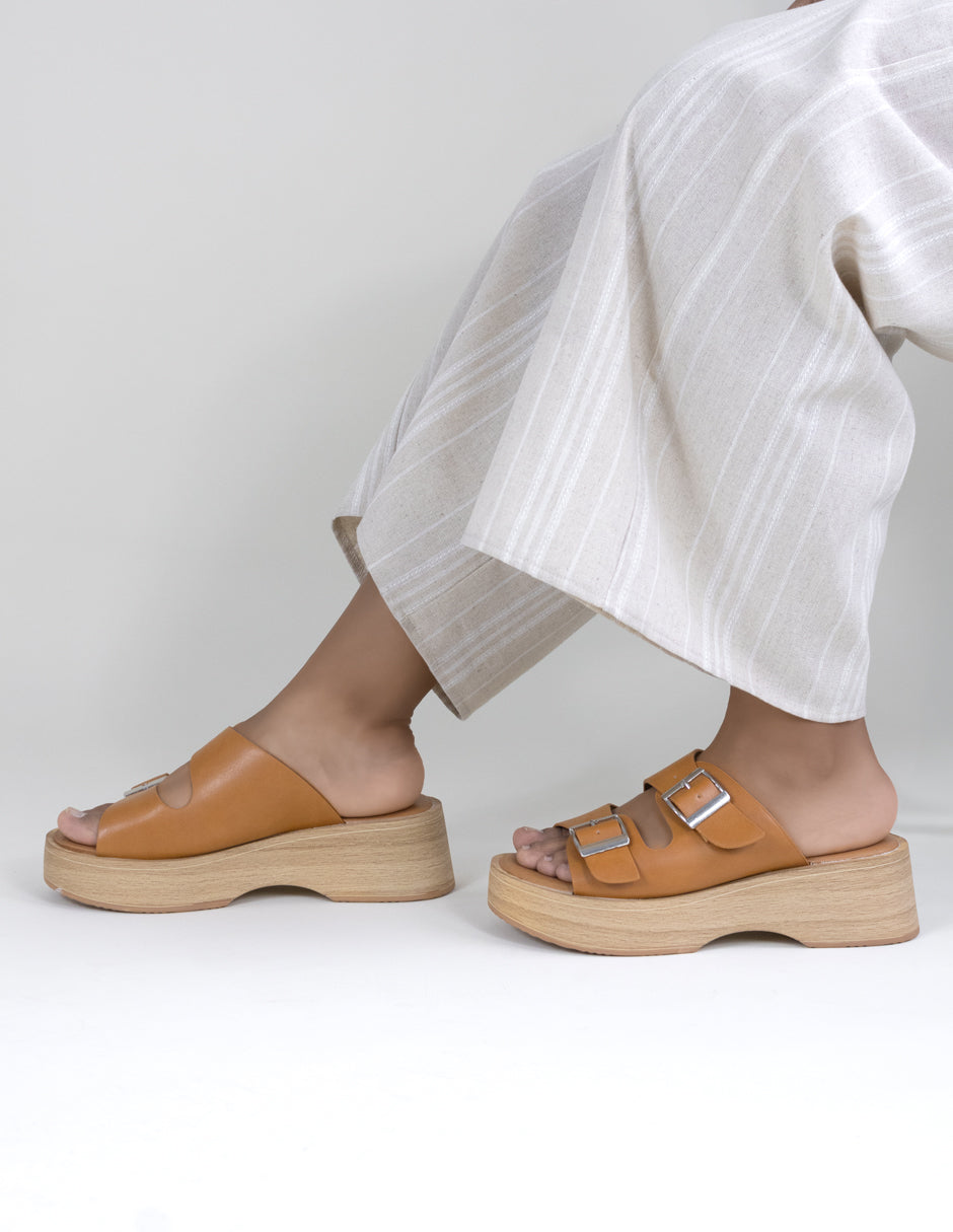 Sandalias con plataforma  en Piel vegana – Café