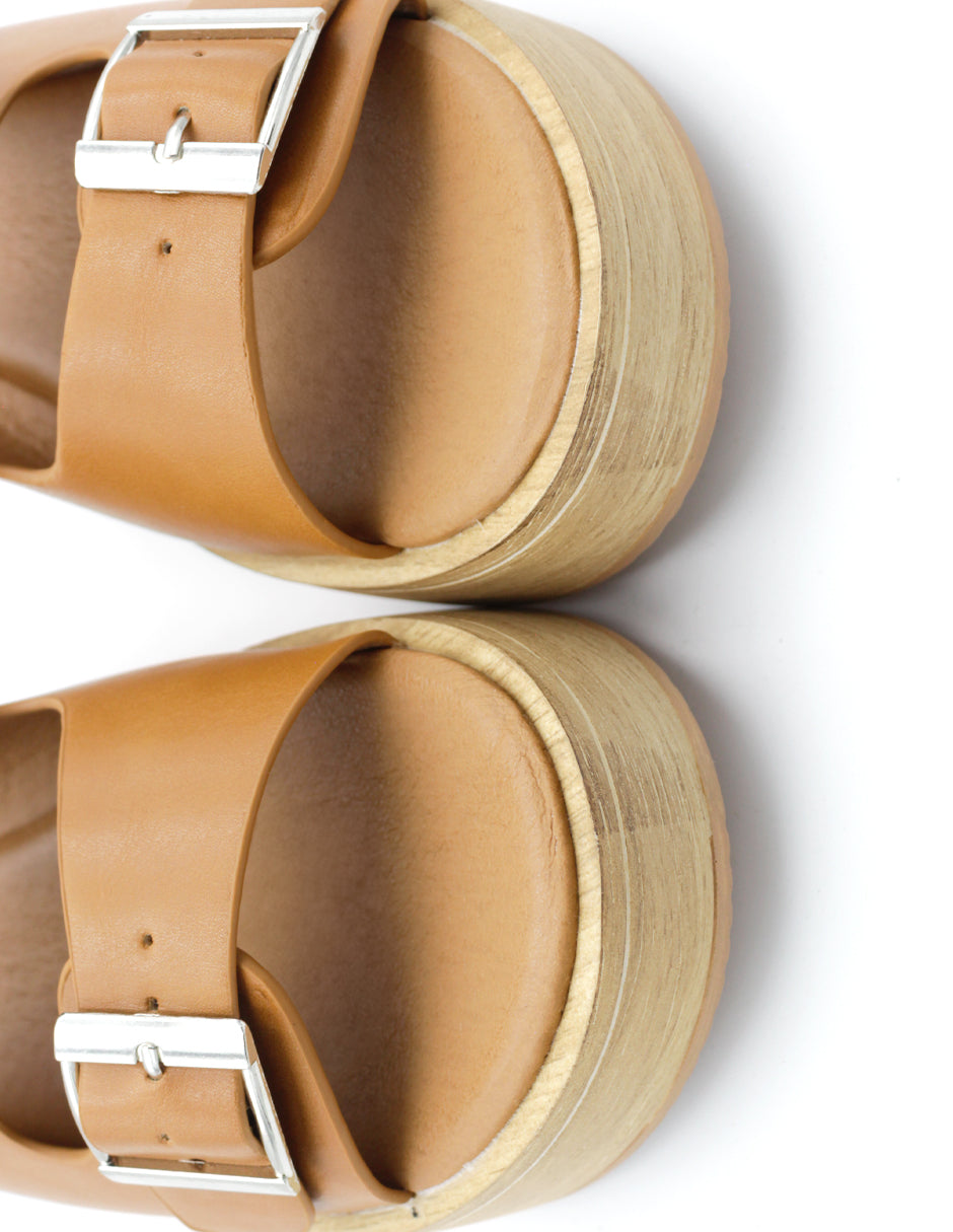 Sandalias con plataforma  en Piel vegana – Café