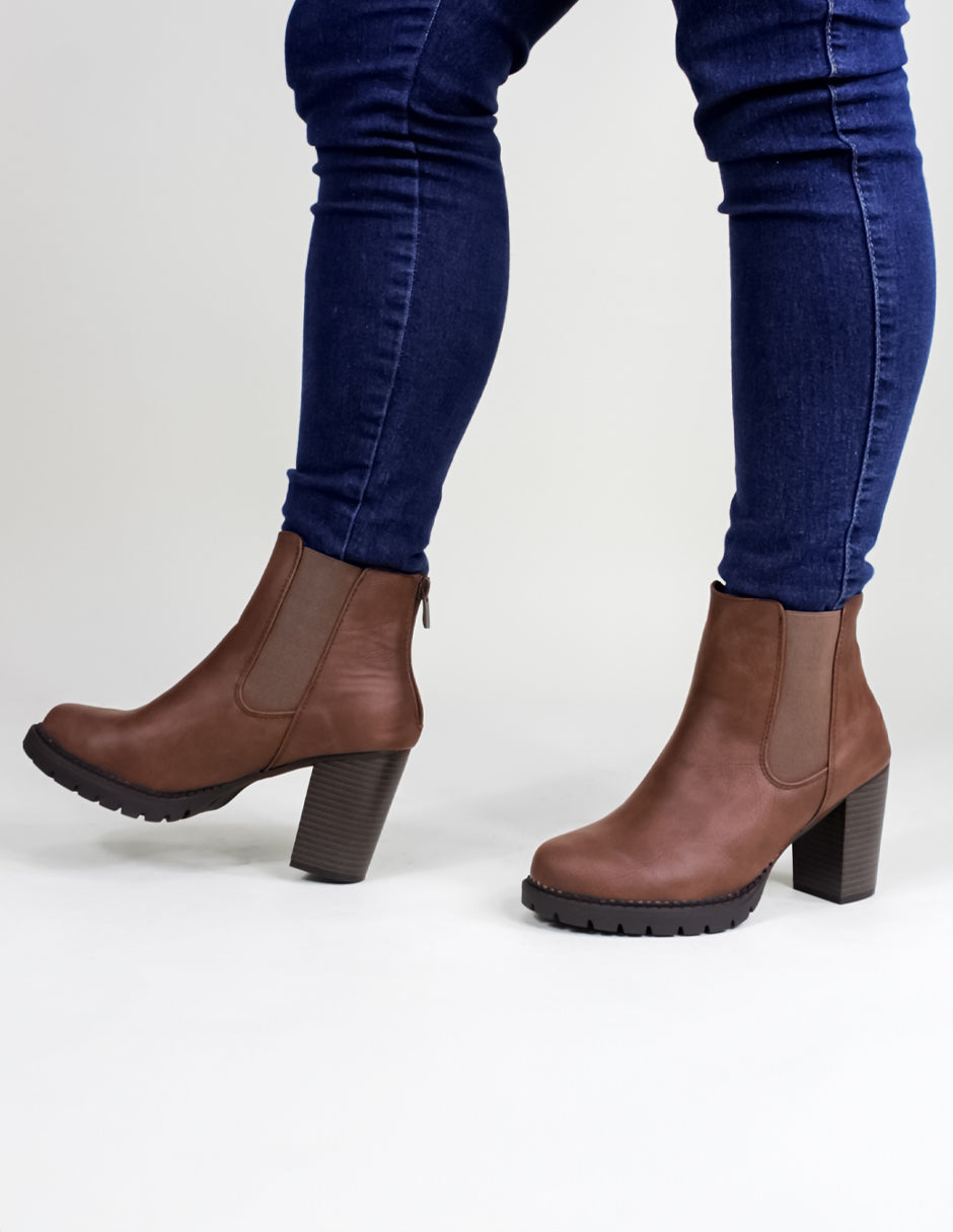 Botín con Tacón  en Piel Vegana - Café