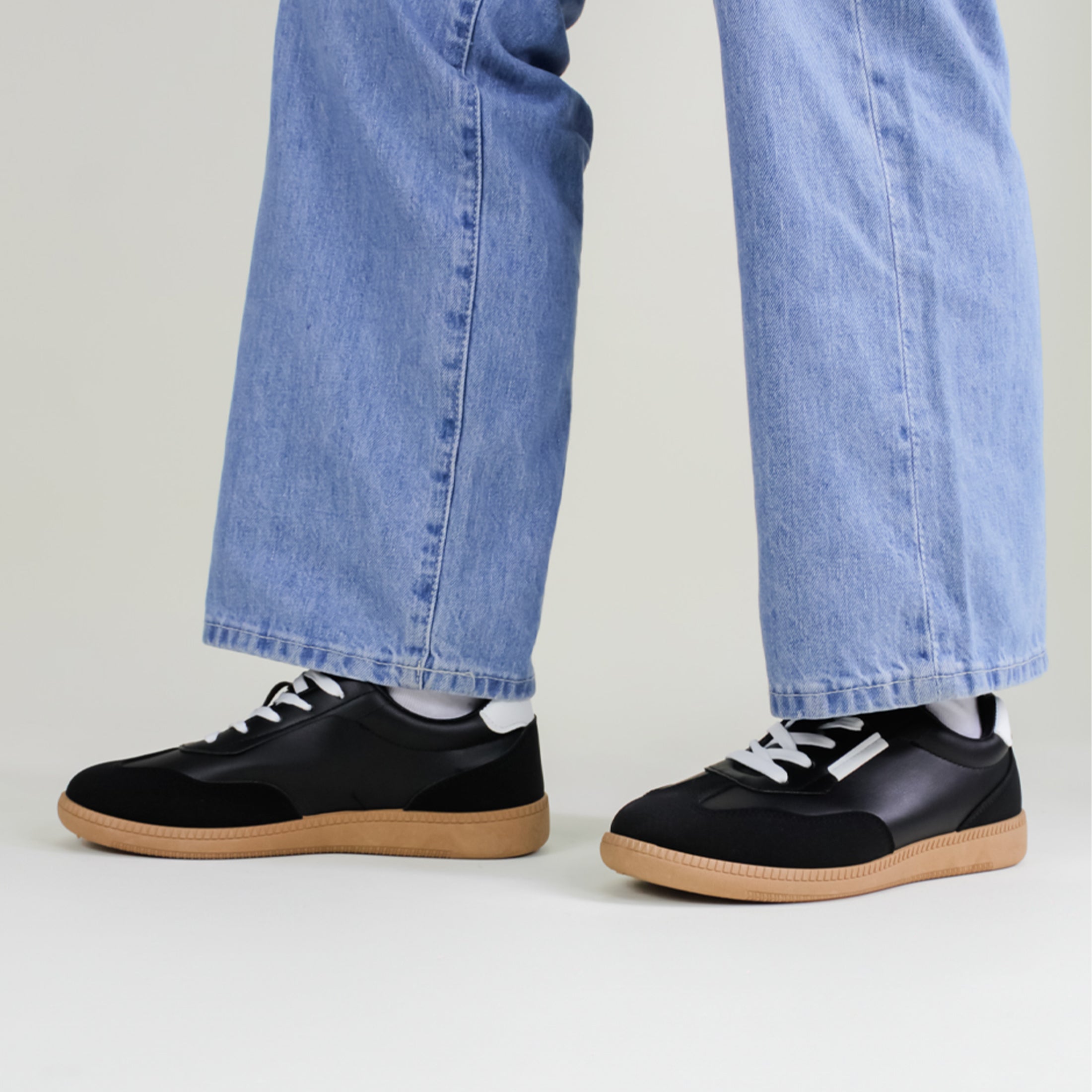 Tenis con cordones  Sam en Piel Vegana  - Negro