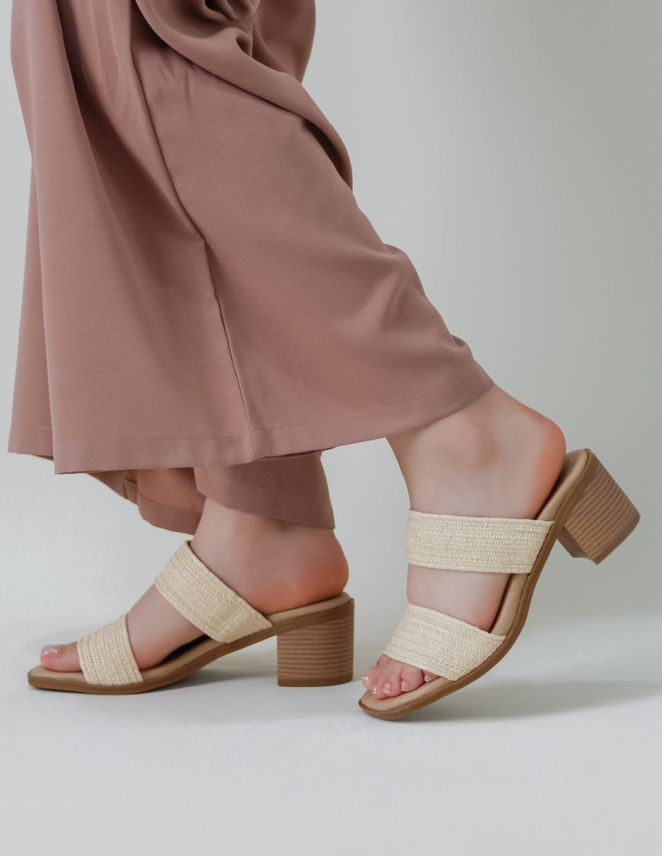 Sandalia con tacón Pou en Textil – Beige