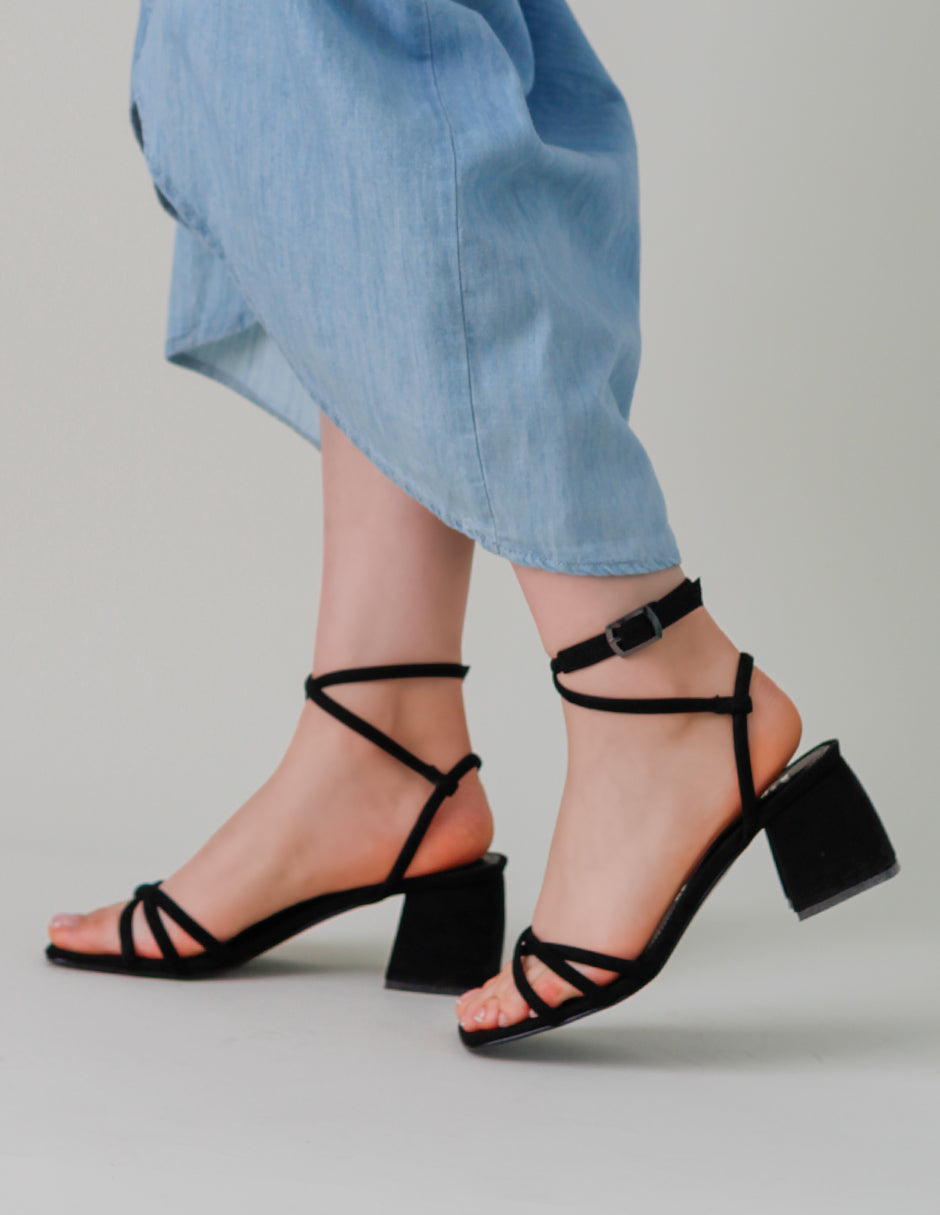 Sandalia con tacón Glam en Textil – Negro