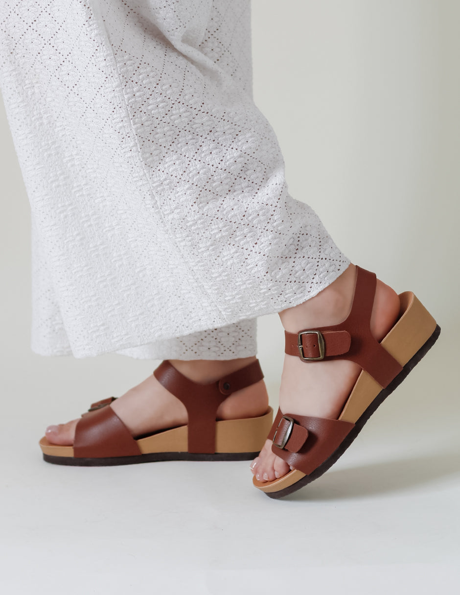 Sandalias con plataforma Yuri en Piel vegana – Café
