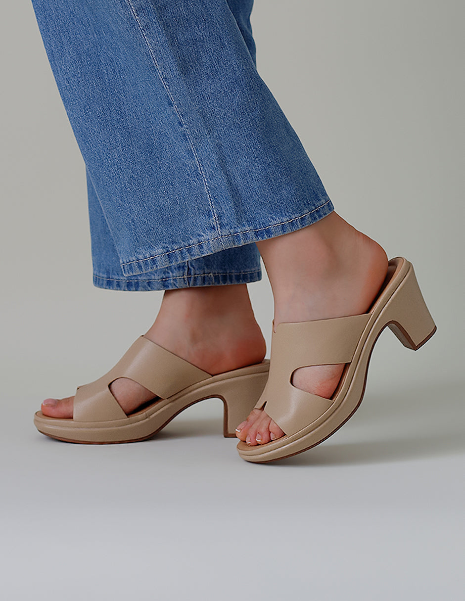 Sandalia con tacón Pou en Piel vegana – Beige