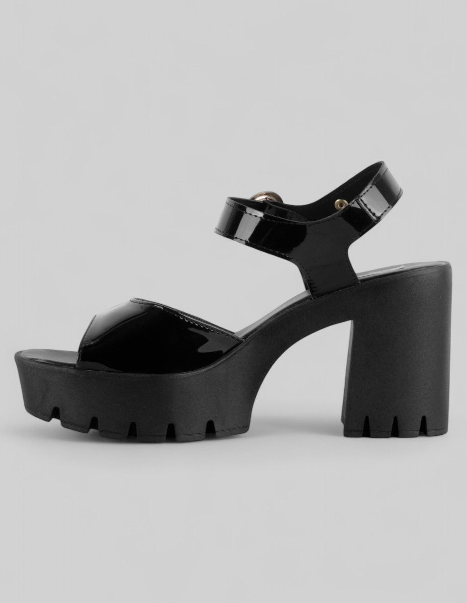 Sandalia con tacón Gina en Charol – Negro