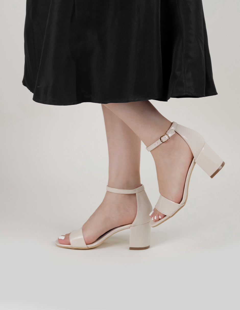 Sandalia con tacón Rice en Charol – Beige