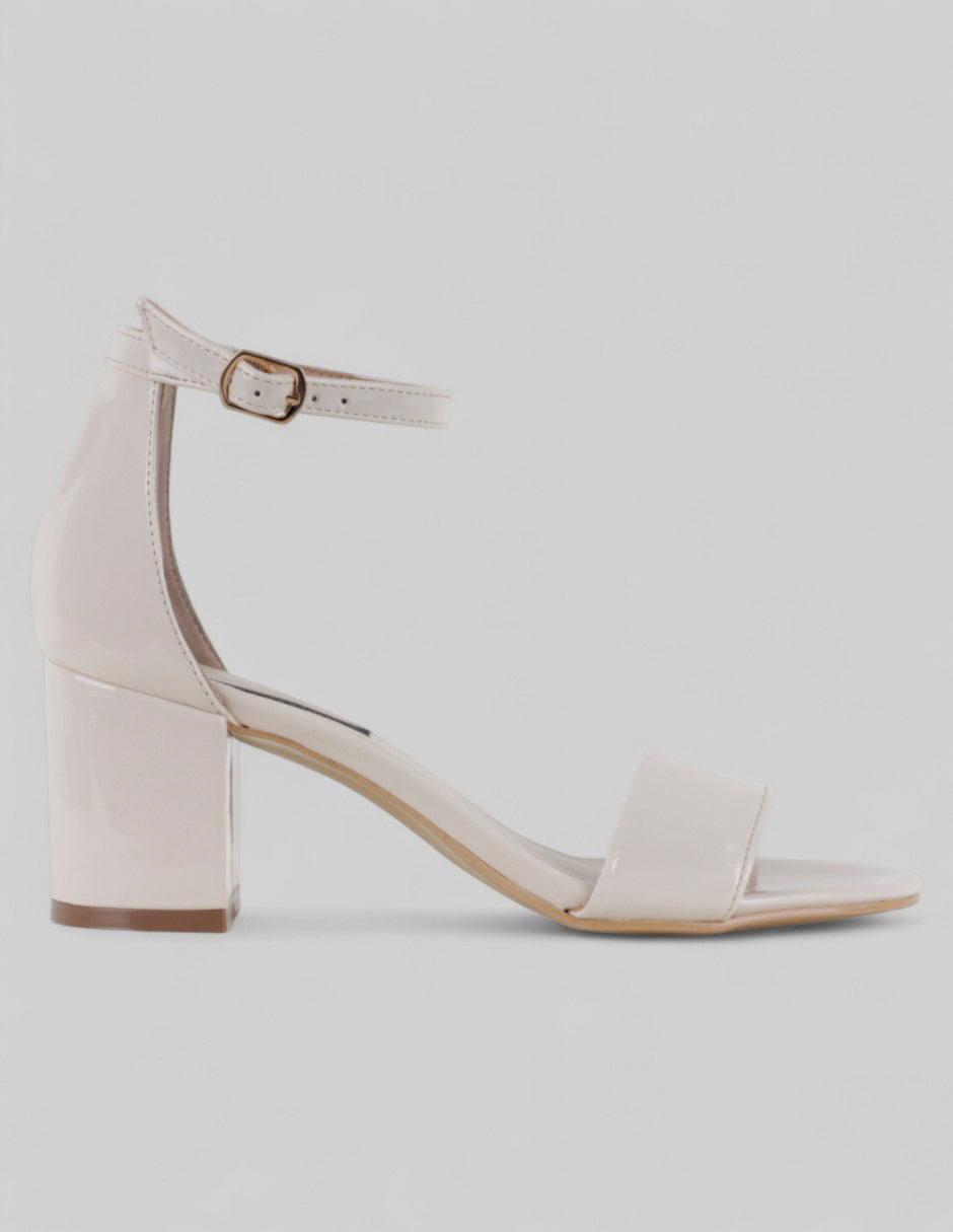 Sandalia con tacón Rice en Charol – Beige