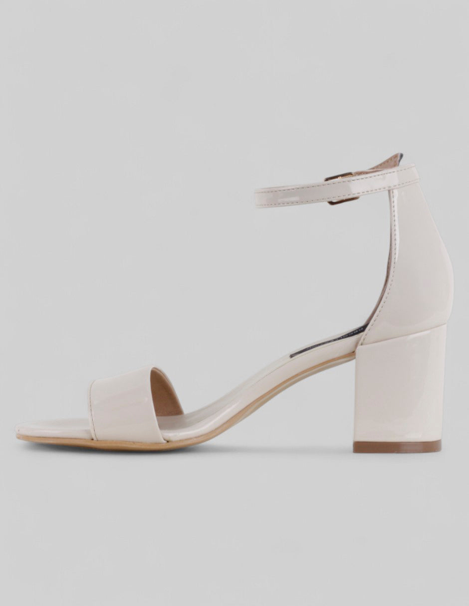 Sandalia con tacón Rice en Charol – Beige