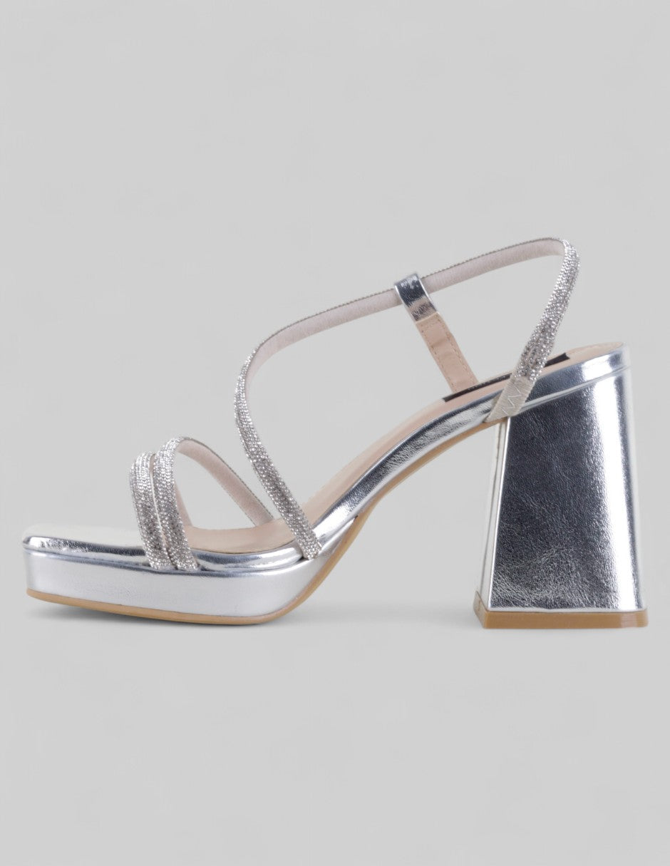Sandalia con tacón Glowm en Sintético – Plata
