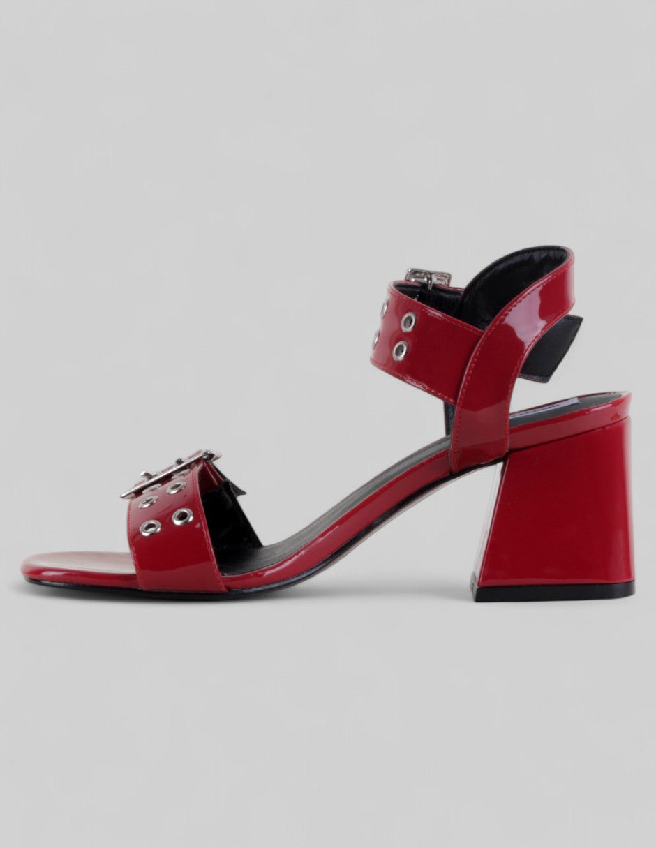 Sandalia con tacón Branka  en Charol – Rojo